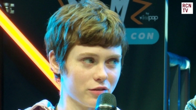 2019-10-25_-_MCM_Comic_Con_-_Red_Carpet_News_TV_Interview_mp46122.jpg