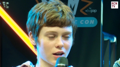 2019-10-25_-_MCM_Comic_Con_-_Red_Carpet_News_TV_Interview_mp46123.jpg