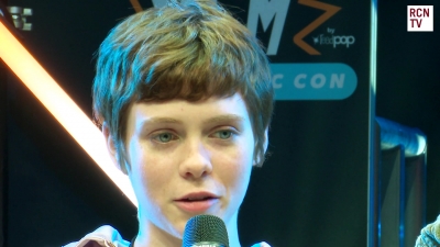 2019-10-25_-_MCM_Comic_Con_-_Red_Carpet_News_TV_Interview_mp46125.jpg