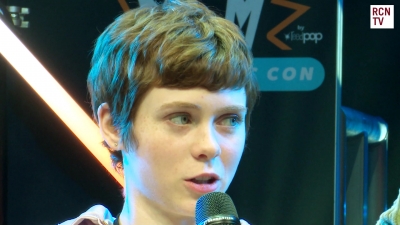 2019-10-25_-_MCM_Comic_Con_-_Red_Carpet_News_TV_Interview_mp46128.jpg