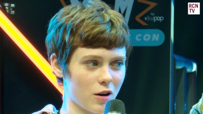 2019-10-25_-_MCM_Comic_Con_-_Red_Carpet_News_TV_Interview_mp46130.jpg
