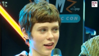 2019-10-25_-_MCM_Comic_Con_-_Red_Carpet_News_TV_Interview_mp46132.jpg