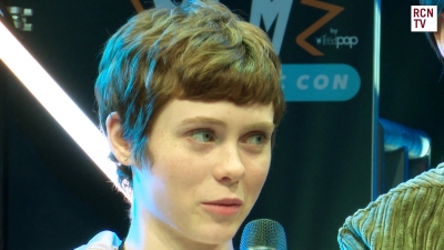 2019-10-25_-_MCM_Comic_Con_-_Red_Carpet_News_TV_Interview_mp46136.jpg