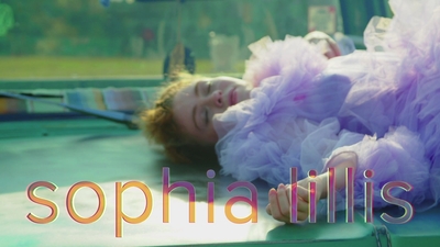 2020-11-10_-_Sophia_Lillis_x_LOfficiel_Fashion_Book_-_Australia_mp42157.jpg