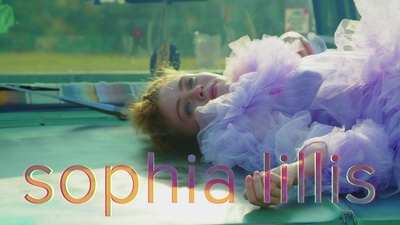2020-11-10_-_Sophia_Lillis_x_LOfficiel_Fashion_Book_-_Australia_mp42158.jpg