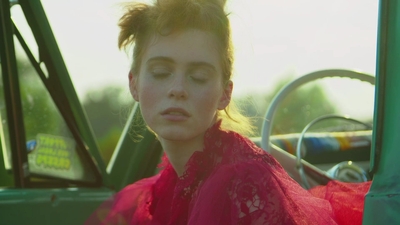 2020-11-10_-_Sophia_Lillis_x_LOfficiel_Fashion_Book_-_Australia_mp42162.jpg