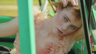 2020-11-10_-_Sophia_Lillis_x_LOfficiel_Fashion_Book_-_Australia_mp42165.jpg