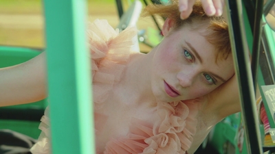 2020-11-10_-_Sophia_Lillis_x_LOfficiel_Fashion_Book_-_Australia_mp42166.jpg