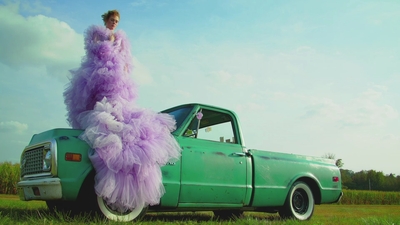 2020-11-10_-_Sophia_Lillis_x_LOfficiel_Fashion_Book_-_Australia_mp42171.jpg