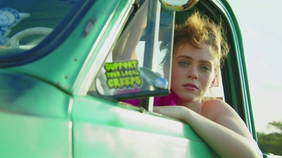 2020-11-10_-_Sophia_Lillis_x_LOfficiel_Fashion_Book_-_Australia_mp42175.jpg