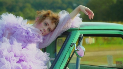 2020-11-10_-_Sophia_Lillis_x_LOfficiel_Fashion_Book_-_Australia_mp42178.jpg