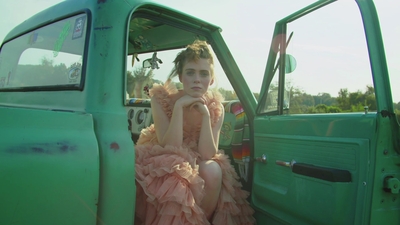 2020-11-10_-_Sophia_Lillis_x_LOfficiel_Fashion_Book_-_Australia_mp42180.jpg