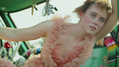 2020-11-10_-_Sophia_Lillis_x_LOfficiel_Fashion_Book_-_Australia_mp42185.jpg