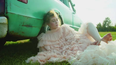2020-11-10_-_Sophia_Lillis_x_LOfficiel_Fashion_Book_-_Australia_mp42187.jpg