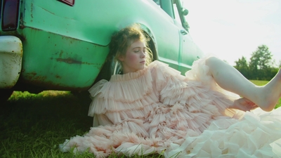 2020-11-10_-_Sophia_Lillis_x_LOfficiel_Fashion_Book_-_Australia_mp42188.jpg