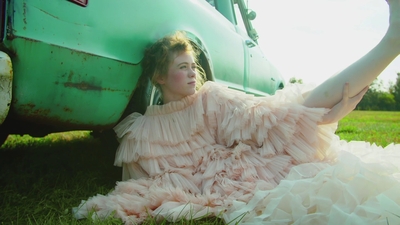2020-11-10_-_Sophia_Lillis_x_LOfficiel_Fashion_Book_-_Australia_mp42190.jpg