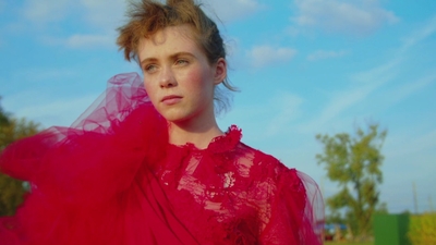 2020-11-10_-_Sophia_Lillis_x_LOfficiel_Fashion_Book_-_Australia_mp42194.jpg
