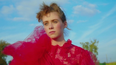 2020-11-10_-_Sophia_Lillis_x_LOfficiel_Fashion_Book_-_Australia_mp42195.jpg
