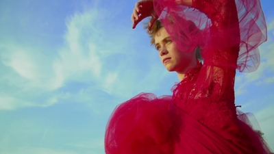 2020-11-10_-_Sophia_Lillis_x_LOfficiel_Fashion_Book_-_Australia_mp42201.jpg