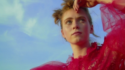2020-11-10_-_Sophia_Lillis_x_LOfficiel_Fashion_Book_-_Australia_mp42203.jpg