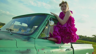 2020-11-10_-_Sophia_Lillis_x_LOfficiel_Fashion_Book_-_Australia_mp42205.jpg