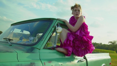 2020-11-10_-_Sophia_Lillis_x_LOfficiel_Fashion_Book_-_Australia_mp42206.jpg