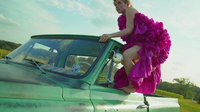 2020-11-10_-_Sophia_Lillis_x_LOfficiel_Fashion_Book_-_Australia_mp42207.jpg