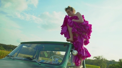 2020-11-10_-_Sophia_Lillis_x_LOfficiel_Fashion_Book_-_Australia_mp42208.jpg