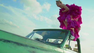 2020-11-10_-_Sophia_Lillis_x_LOfficiel_Fashion_Book_-_Australia_mp42210.jpg