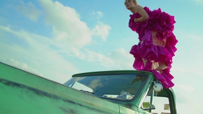 2020-11-10_-_Sophia_Lillis_x_LOfficiel_Fashion_Book_-_Australia_mp42211.jpg
