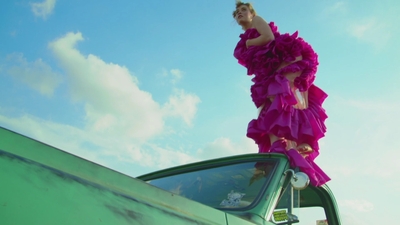 2020-11-10_-_Sophia_Lillis_x_LOfficiel_Fashion_Book_-_Australia_mp42212.jpg