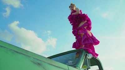 2020-11-10_-_Sophia_Lillis_x_LOfficiel_Fashion_Book_-_Australia_mp42213.jpg