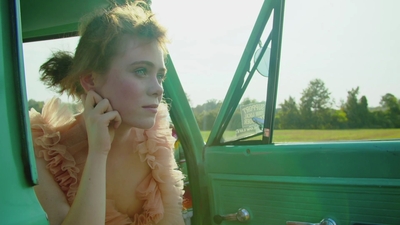 2020-11-10_-_Sophia_Lillis_x_LOfficiel_Fashion_Book_-_Australia_mp42223.jpg