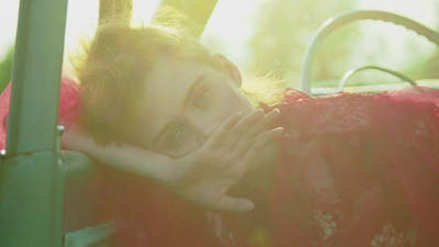 2020-11-10_-_Sophia_Lillis_x_LOfficiel_Fashion_Book_-_Australia_mp42231.jpg