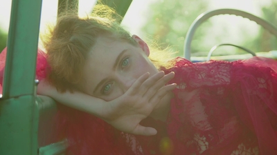 2020-11-10_-_Sophia_Lillis_x_LOfficiel_Fashion_Book_-_Australia_mp42232.jpg