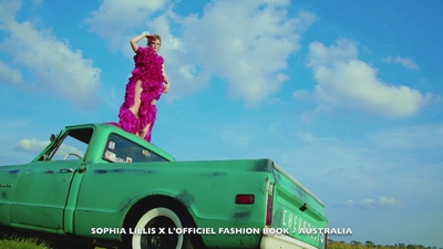 2020-11-10_-_Sophia_Lillis_x_LOfficiel_Fashion_Book_-_Australia_mp42243.jpg