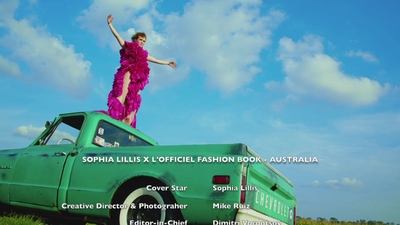 2020-11-10_-_Sophia_Lillis_x_LOfficiel_Fashion_Book_-_Australia_mp42244.jpg