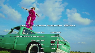 2020-11-10_-_Sophia_Lillis_x_LOfficiel_Fashion_Book_-_Australia_mp42245.jpg