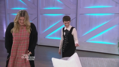 2023-03-30_-_The_Kelly_Clarkson_Show_mkv1126.jpg