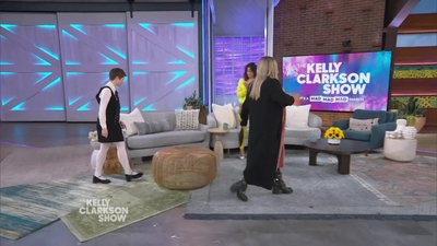 2023-03-30_-_The_Kelly_Clarkson_Show_mkv1129.jpg
