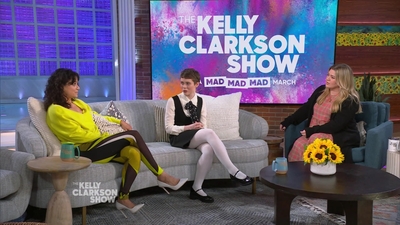 2023-03-30_-_The_Kelly_Clarkson_Show_mkv1325.jpg