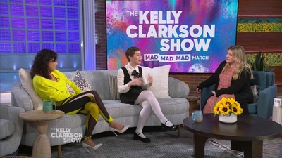 2023-03-30_-_The_Kelly_Clarkson_Show_mkv1395.jpg