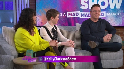 2023-03-30_-_The_Kelly_Clarkson_Show_mkv1649.jpg