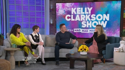 2023-03-30_-_The_Kelly_Clarkson_Show_mkv1854.jpg