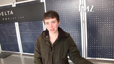 2023-03-31_-_TMZ_Video_mp42616.jpg